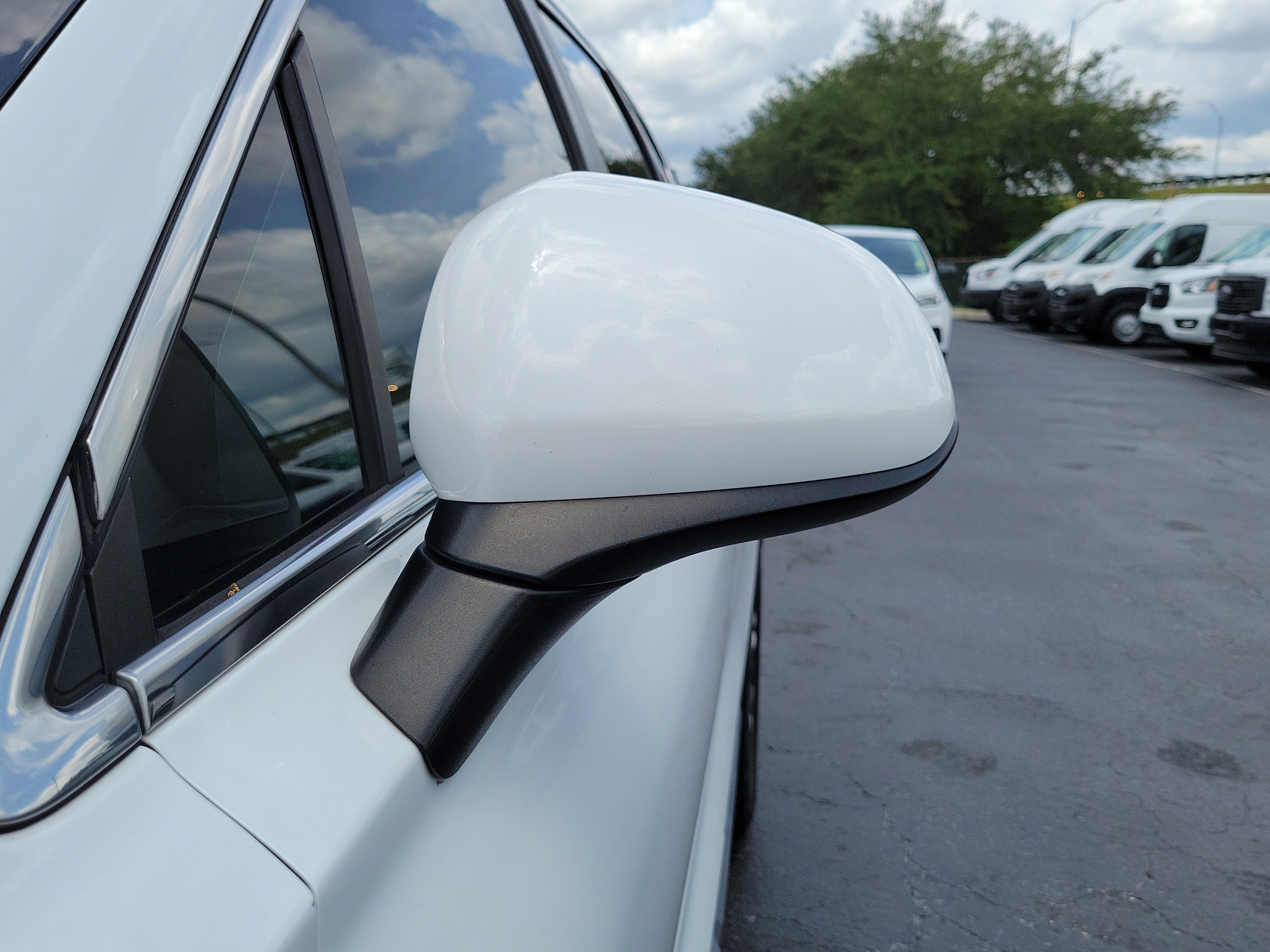 Used 2020 Hyundai Santa Fe SE FWD image 4
