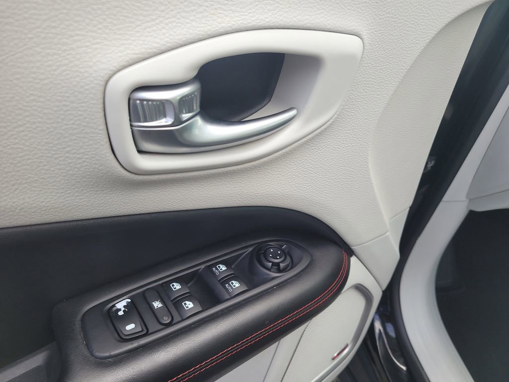 Used 2018 Jeep Compass Limited w/ Navigation Group image 15