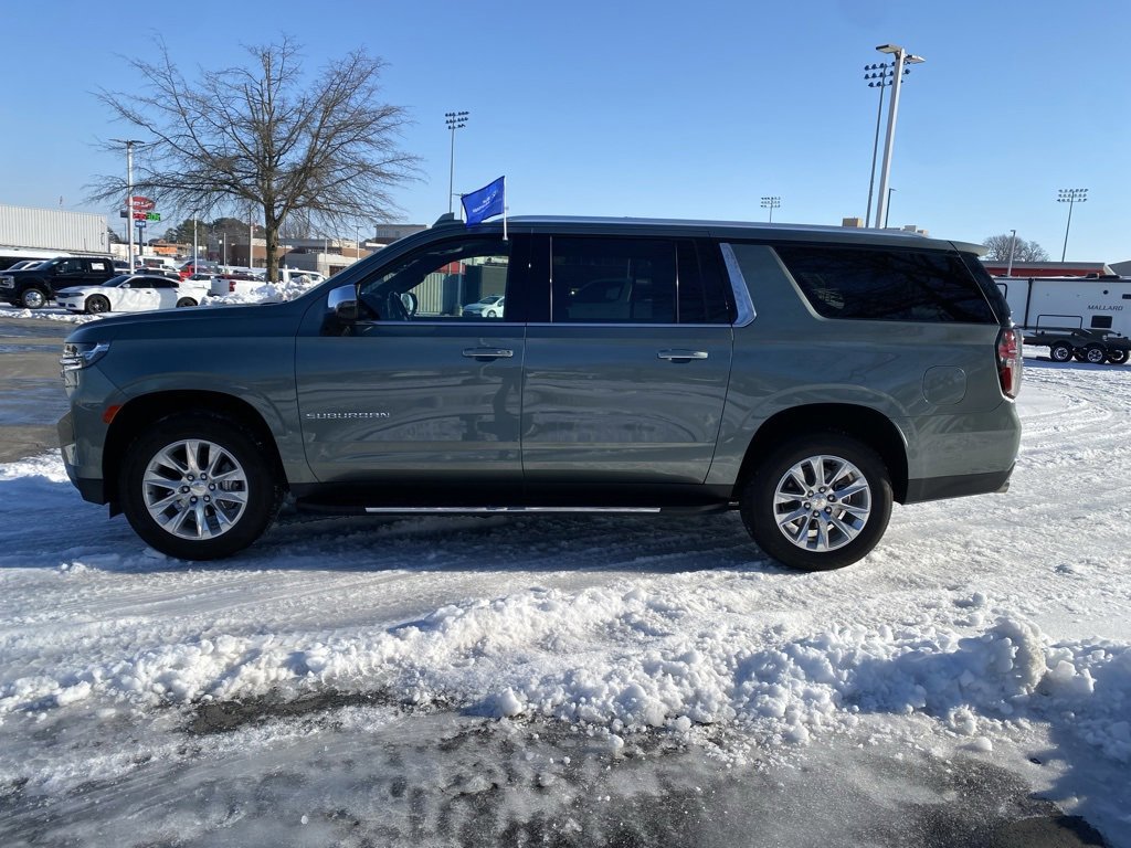Used 2024 Chevrolet Suburban Premier image 2