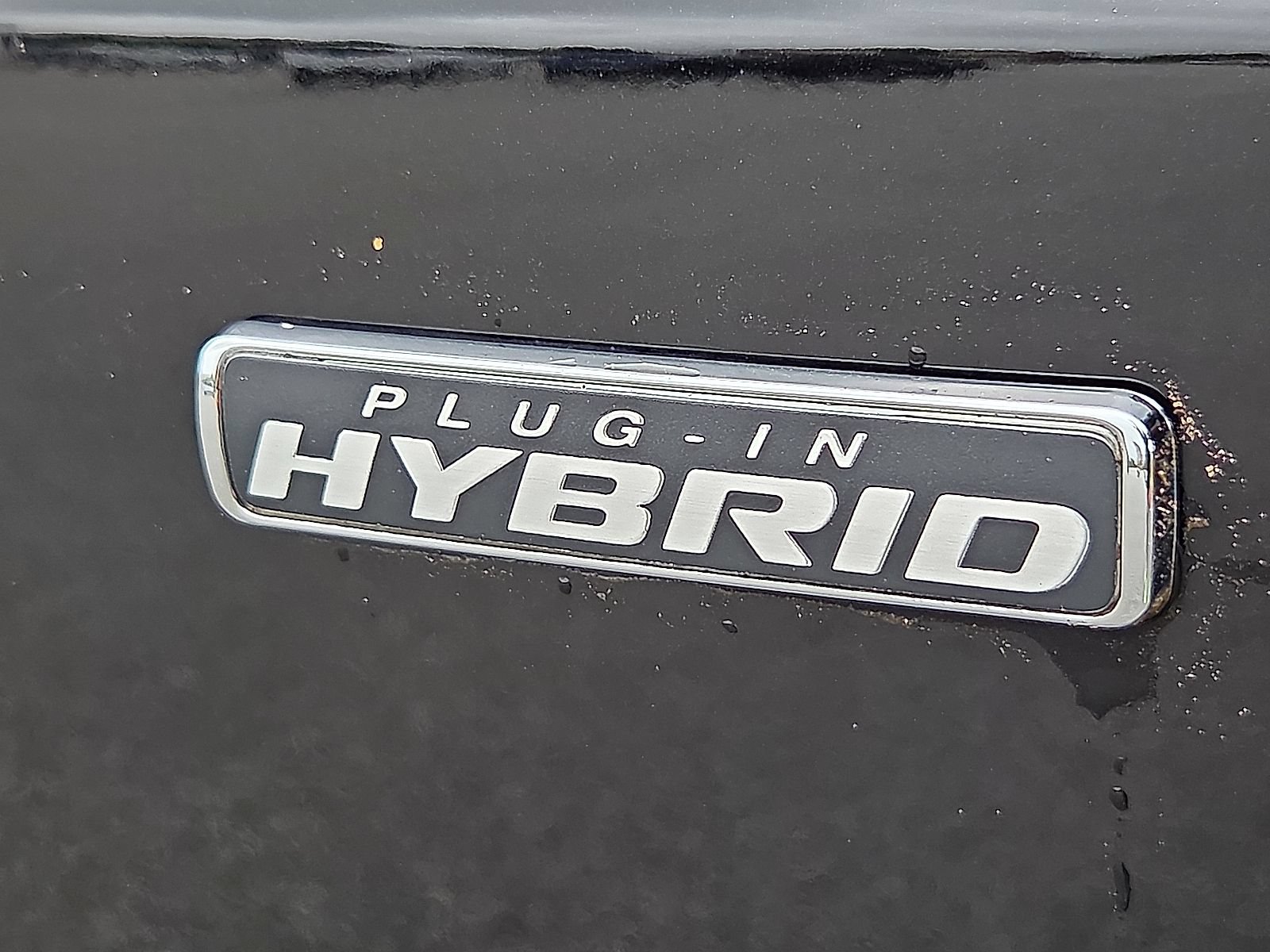 Certified 2025 Ford Escape SE w/ PHEV Premium Package FWD image 9
