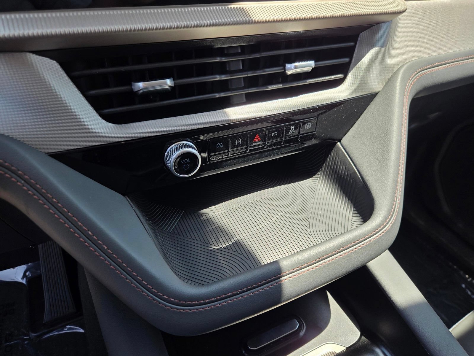 Certified 2025 Ford Explorer Active w/ Active Comfort Package RWD image 25