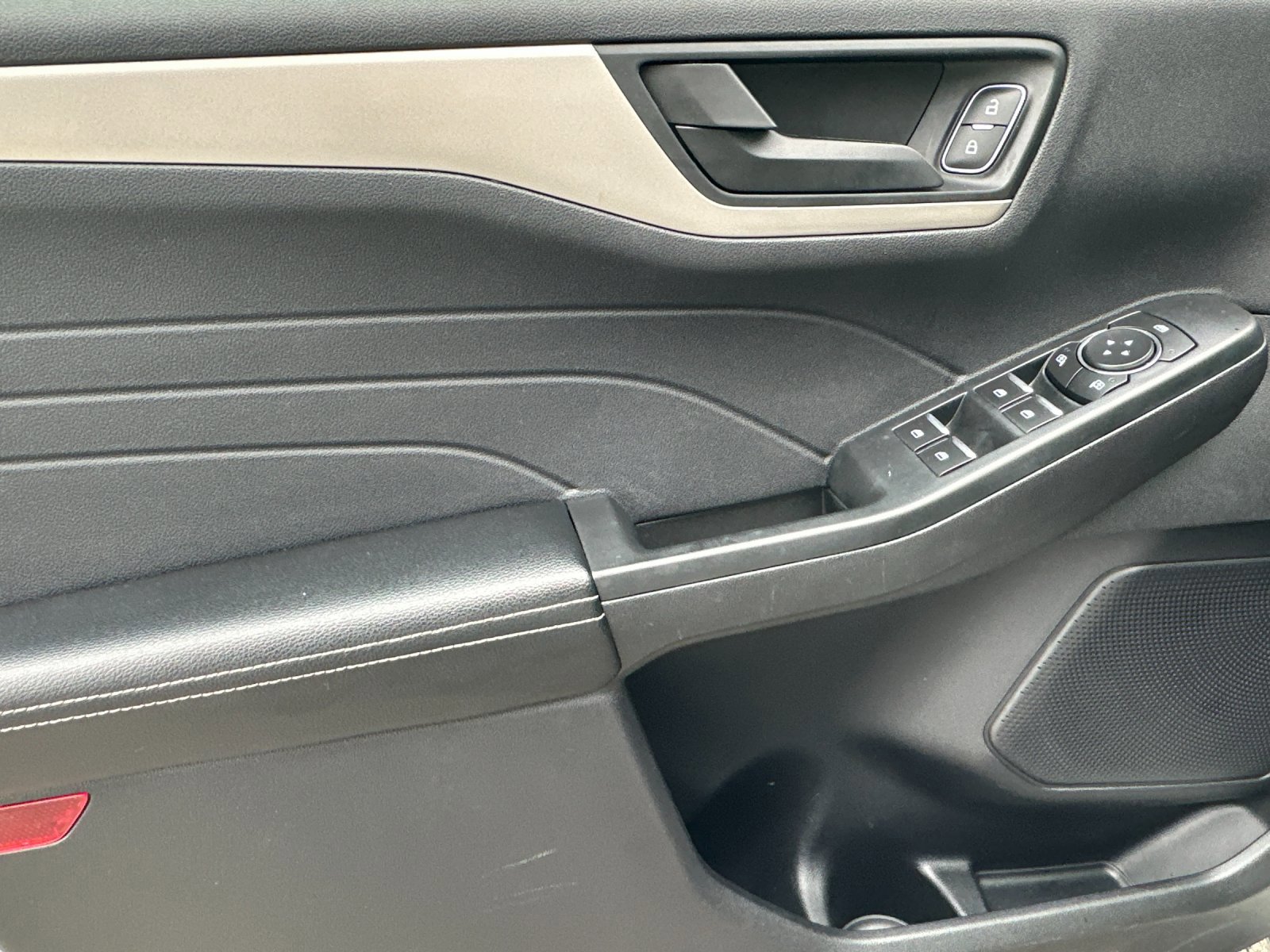 Certified 2022 Ford Escape SE image 12