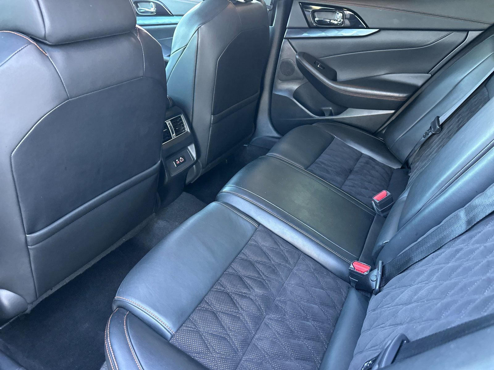 Used 2022 Nissan Maxima SR w/ Sport Mat Group image 11