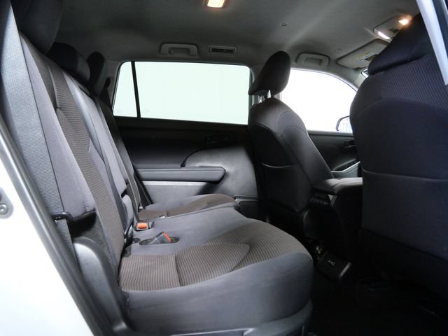 Used 2024 Toyota Highlander LE AWD/4WD image 12