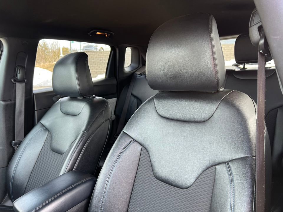 Used 2024 Jeep Compass Latitude AWD/4WD image 13