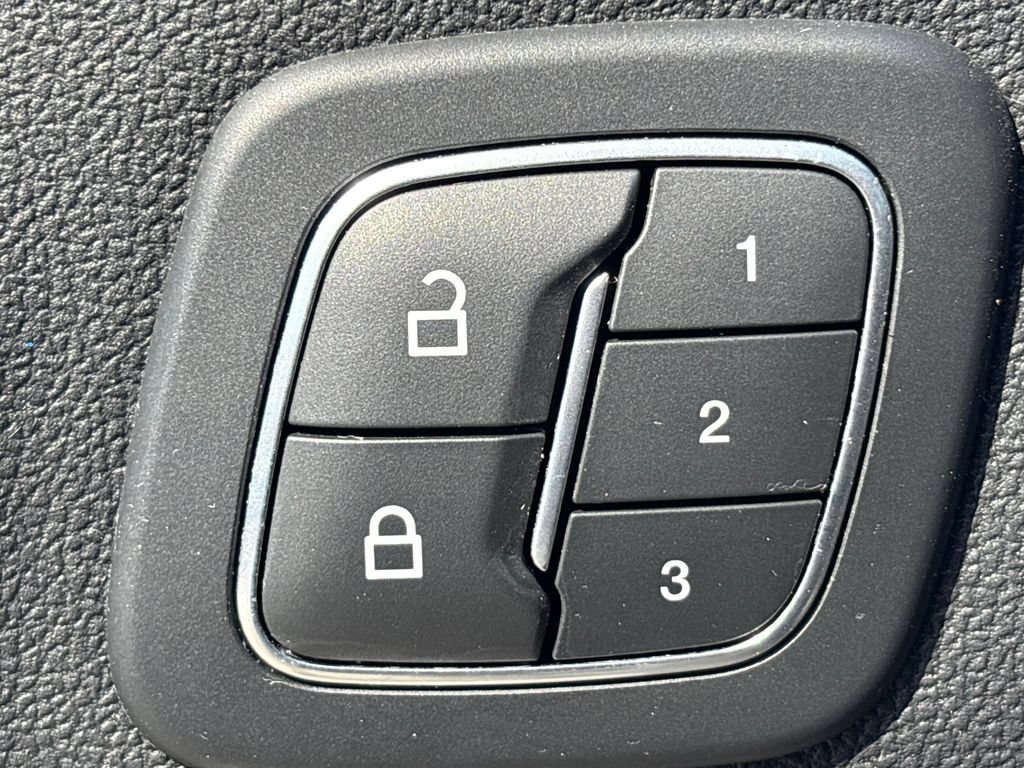 Certified 2020 Ford Escape Titanium AWD/4WD image 31