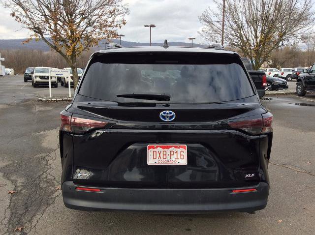 Used 2025 Toyota Sienna XLE image 8