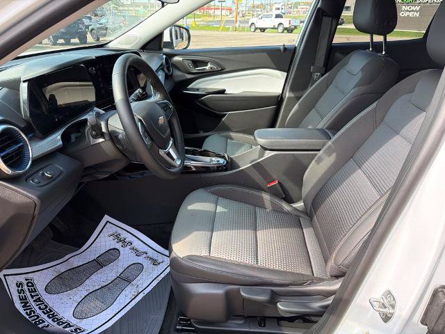 Used 2026 Chevrolet Trax LT w/ LT Convenience Package FWD image 8