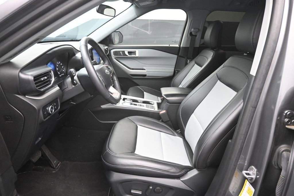 Certified 2024 Ford Explorer XLT w/ Equipment Group 202A RWD image 18