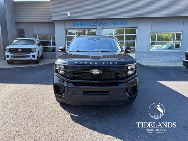 Certified 2025 Ford Expedition Active RWD image 3