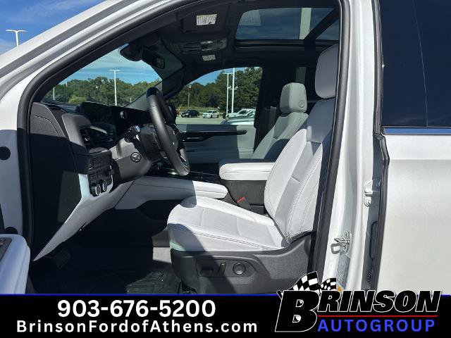 Used 2025 Chevrolet Suburban Premier w/ Sun And Tow Package AWD/4WD image 18