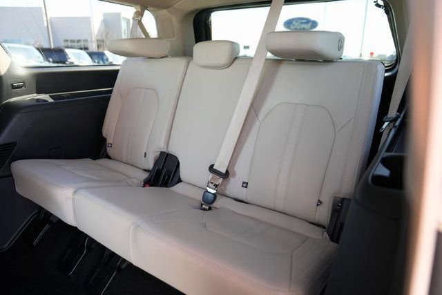 Certified 2024 Ford Expedition Max Platinum image 15