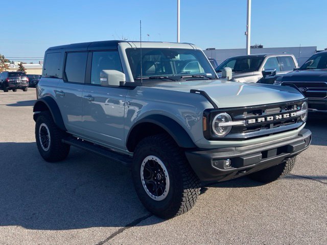 Certified 2024 Ford Bronco Outer Banks w/ Sasquatch Package AWD/4WD image 3