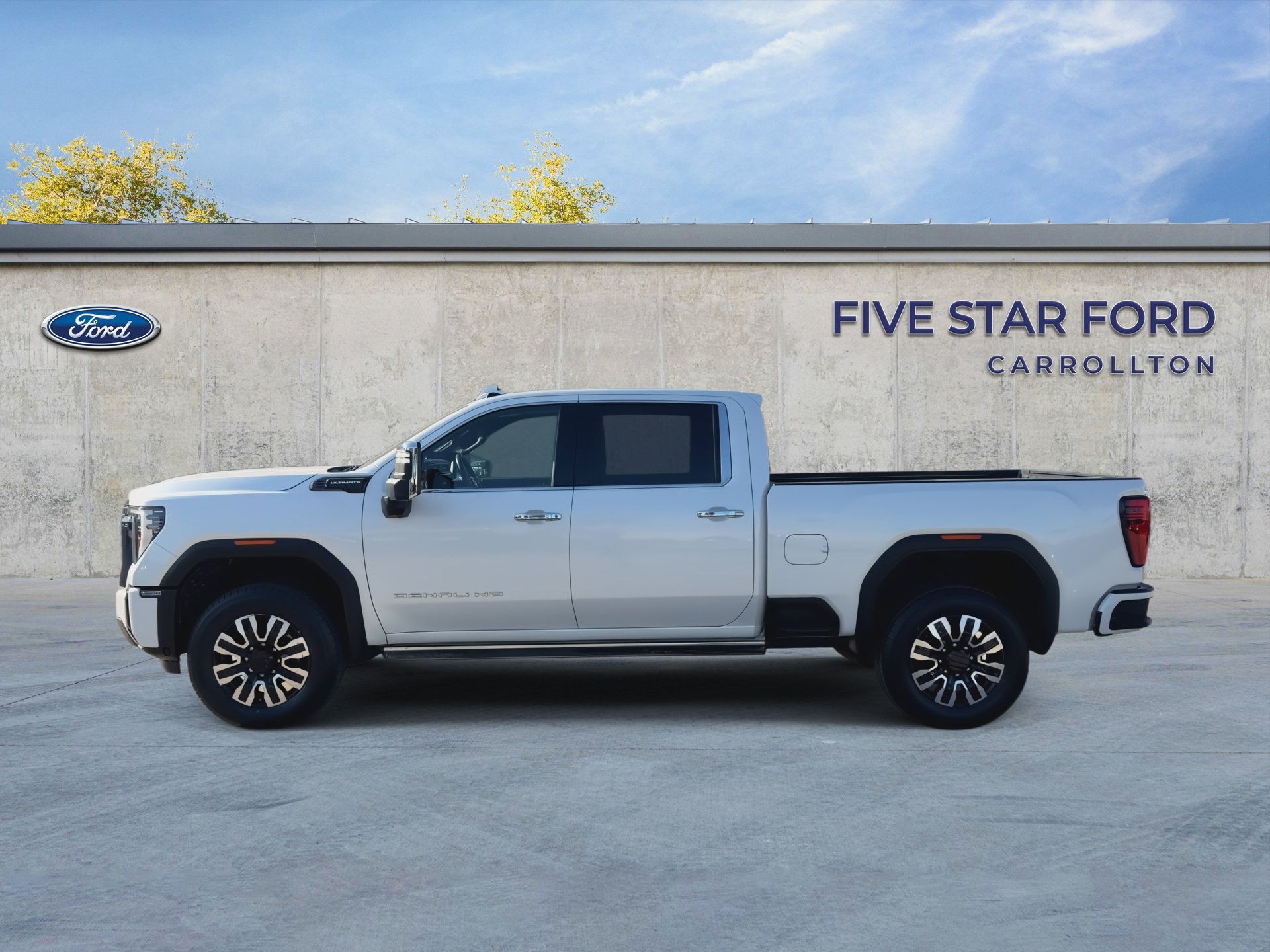 Used 2024 GMC Sierra 2500 Denali Ultimate AWD/4WD image 5