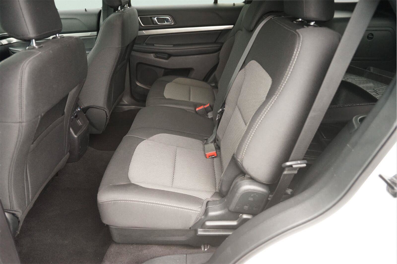 Certified 2019 Ford Explorer XLT w/ Equipment Group 201A FWD image 12