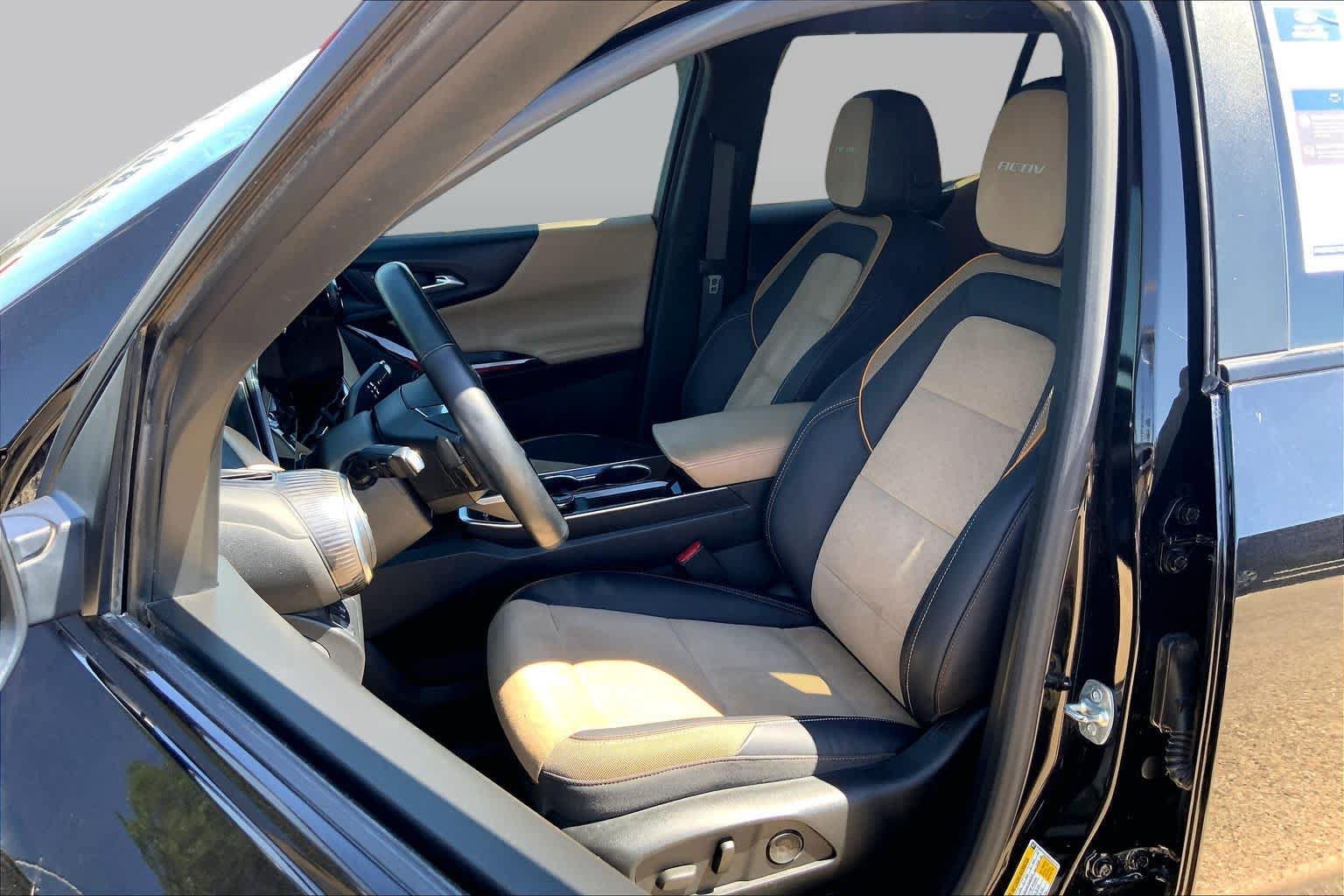 Used 2025 Chevrolet Equinox ACTIV FWD image 8