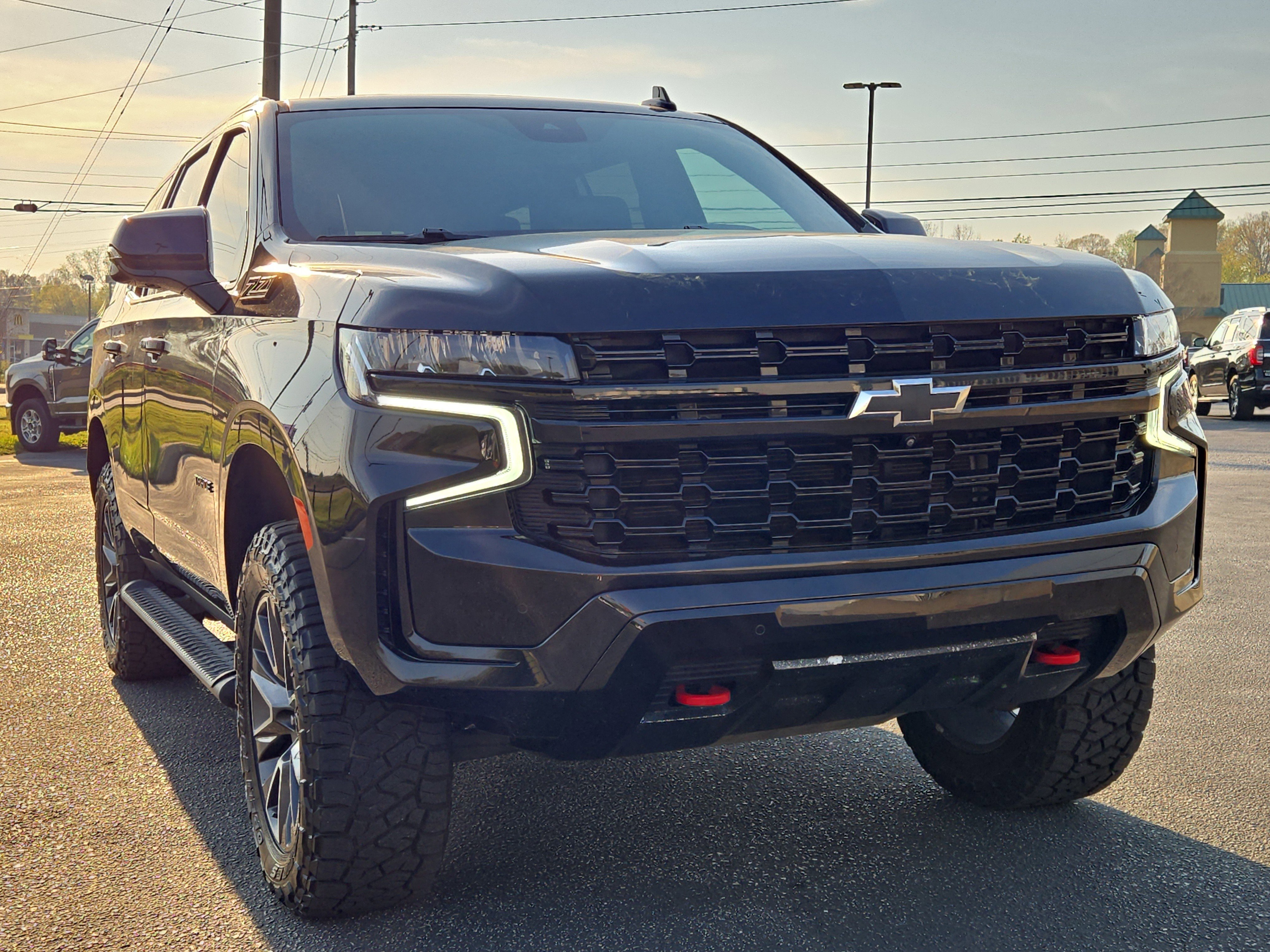 Used 2023 Chevrolet Tahoe Z71 w/ Luxury Package image 2