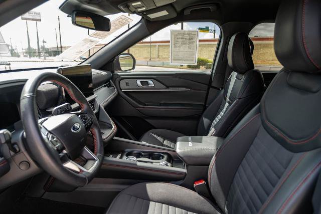 Certified 2025 Ford Explorer ST-Line w/ Premium Package RWD image 15