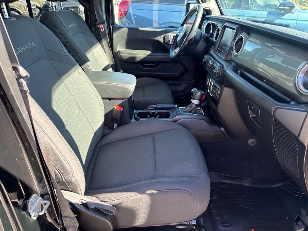 Used 2019 Jeep Wrangler Unlimited Sahara w/ Uconnect 4C Nav & Sound Group AWD/4WD image 32