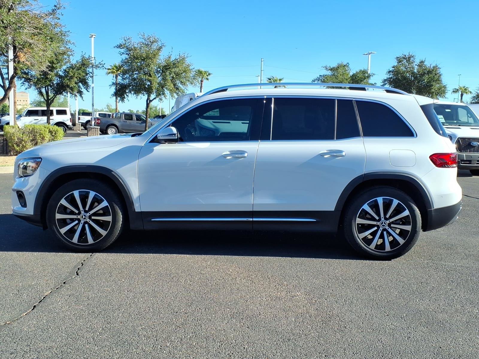 Used 2022 Mercedes-Benz GLB 250 image 2