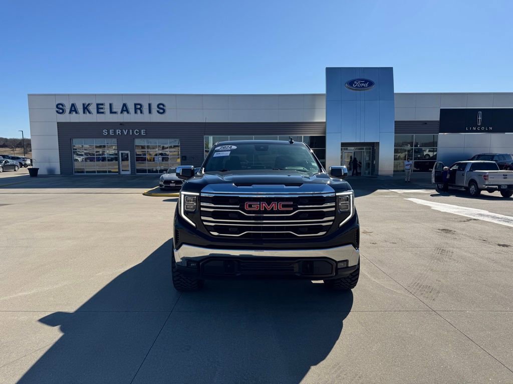 Used 2024 GMC Sierra 1500 SLT AWD/4WD image 2