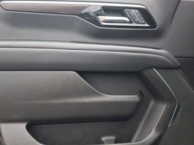 Used 2025 Chevrolet Tahoe LT AWD/4WD image 16