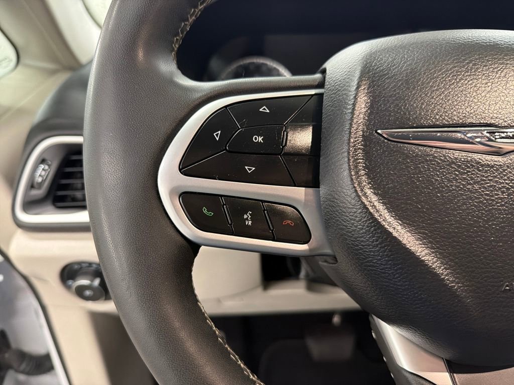 Used 2024 Chrysler Pacifica Touring-L image 20