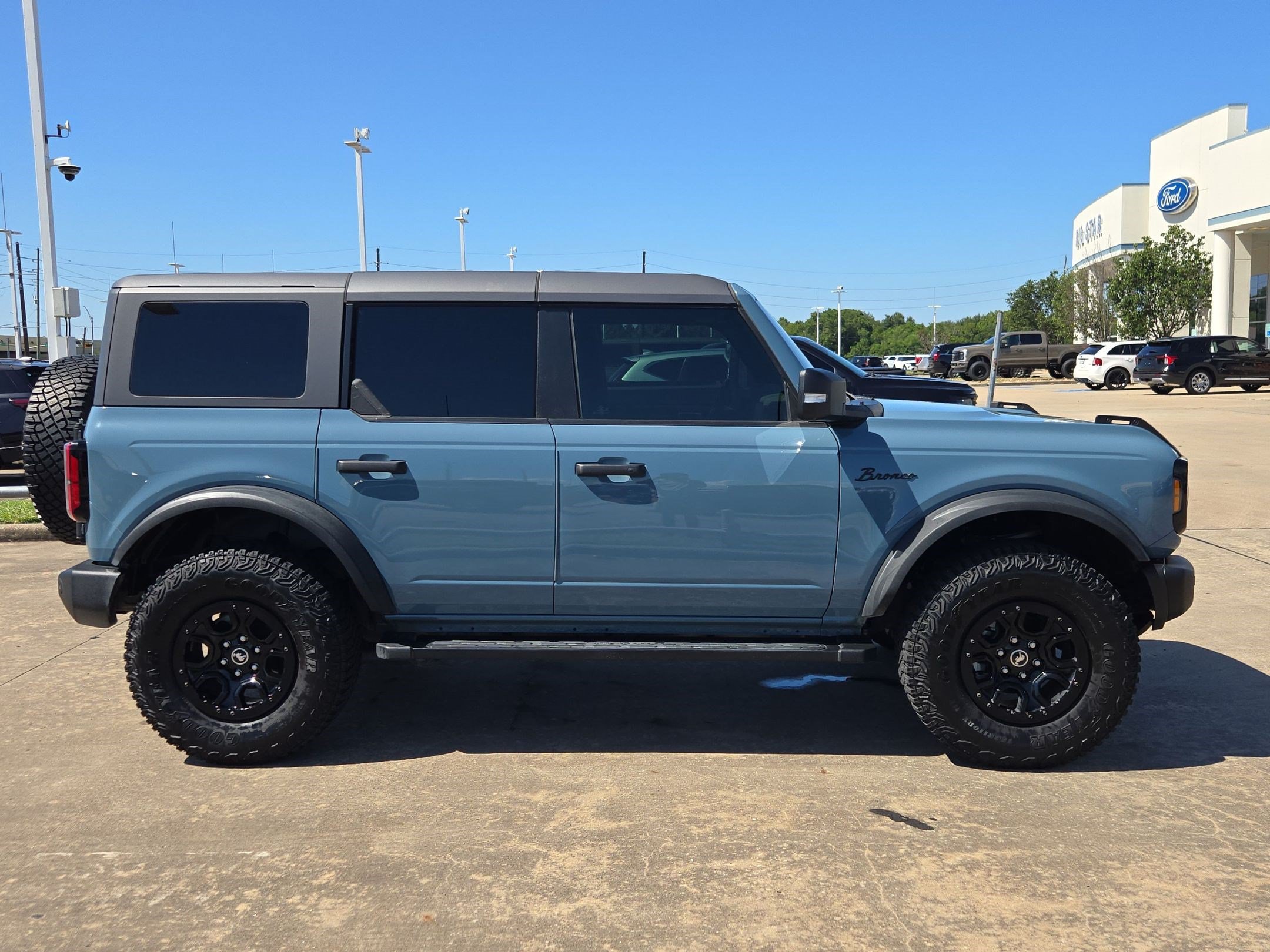Certified 2023 Ford Bronco Wildtrak AWD/4WD image 2