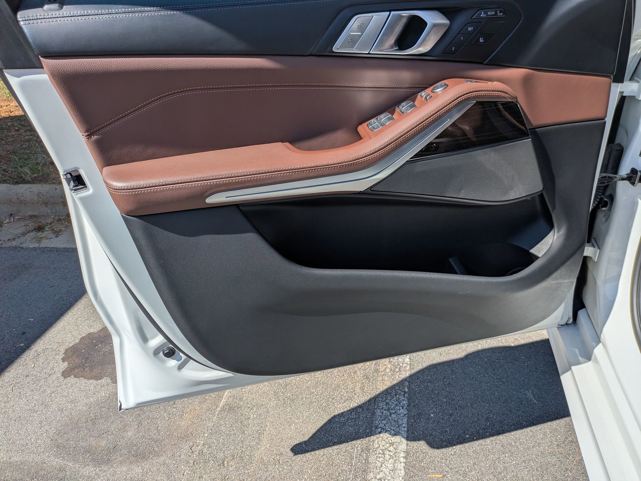 Used 2021 BMW X7 M50i w/ Executive Package image 10