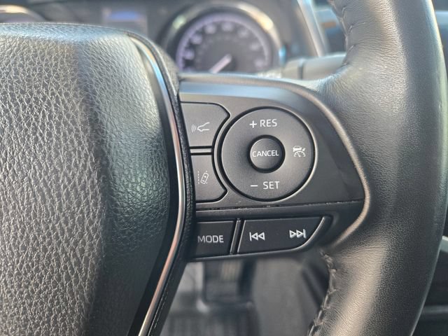 Used 2020 Toyota Camry SE w/ Convenience Package FWD image 18