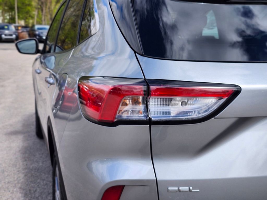 Certified 2022 Ford Escape SEL w/ Technology Package AWD/4WD image 9