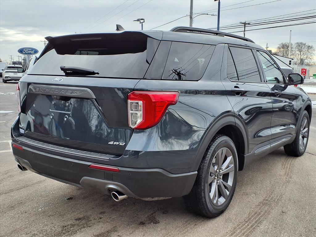 Certified 2022 Ford Explorer XLT w/ Equipment Group 202A image 4
