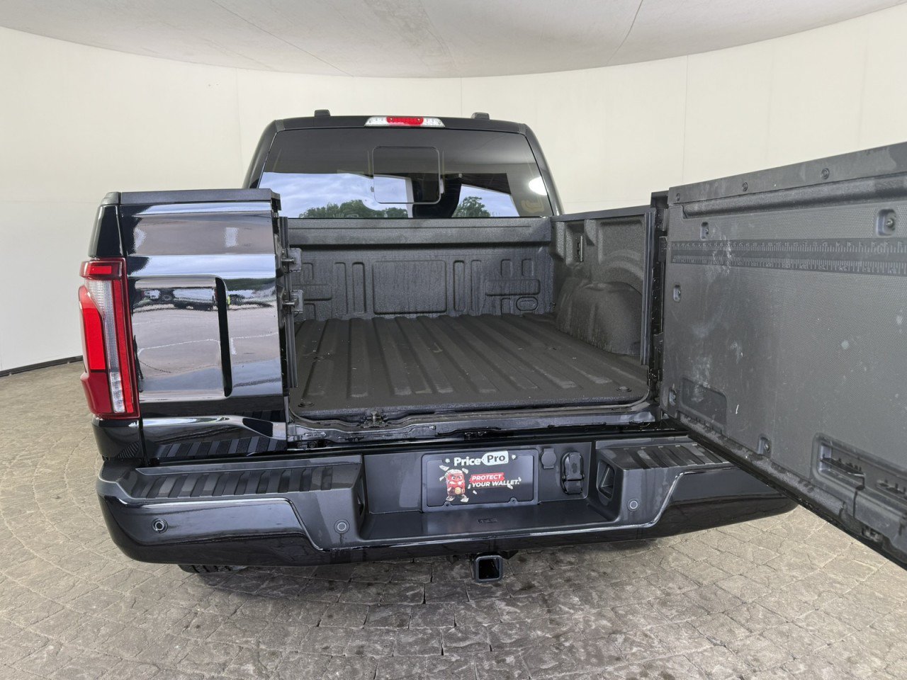 Certified 2025 Ford F150 Lariat w/ Bed Utility Package AWD/4WD image 9