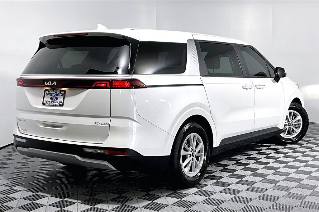 Used 2023 Kia Carnival LX FWD image 12