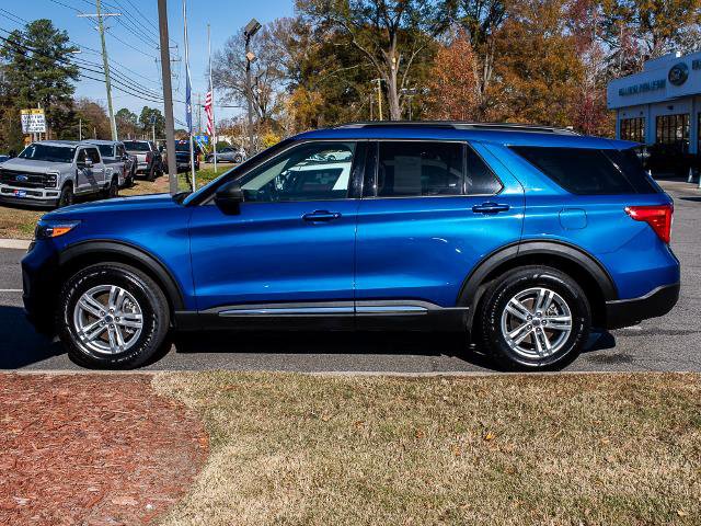 Certified 2022 Ford Explorer XLT w/ Equipment Group 202A image 3