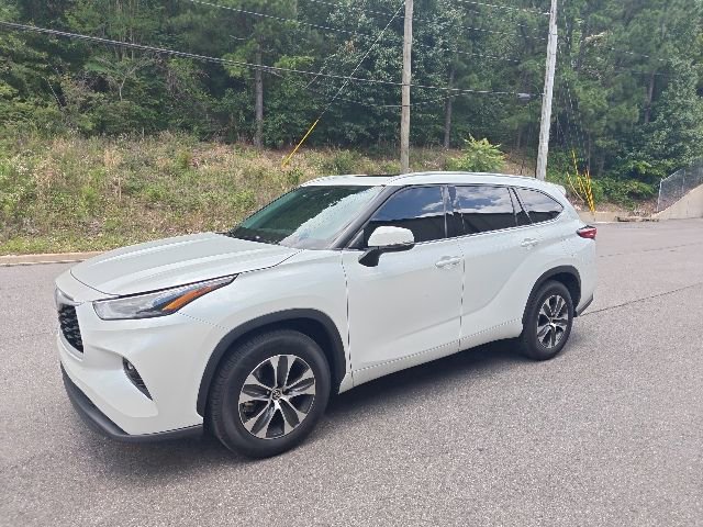 Used 2022 Toyota Highlander XLE FWD image 6