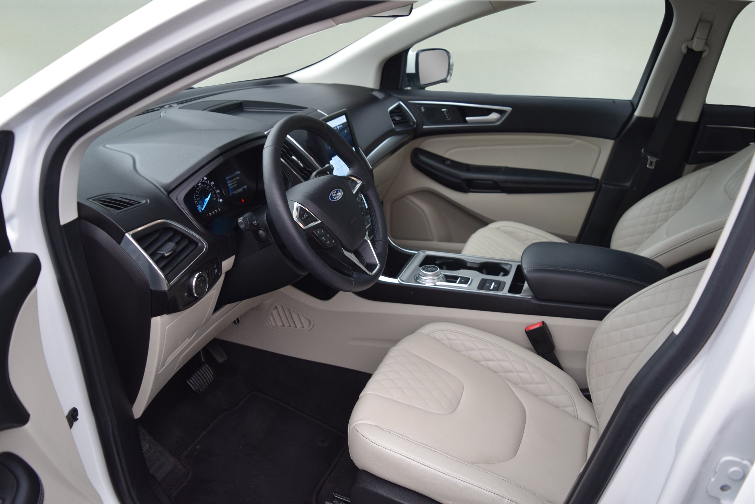 Certified 2024 Ford Edge Titanium AWD/4WD image 10