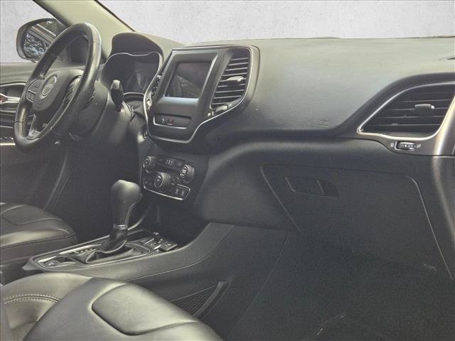 Used 2020 Jeep Cherokee Latitude Plus w/ Cold Weather Group FWD image 19