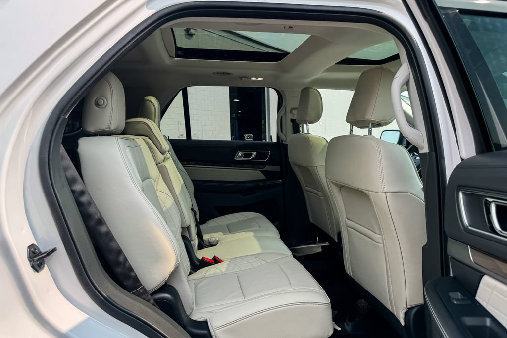 Certified 2018 Ford Explorer Platinum AWD/4WD image 17