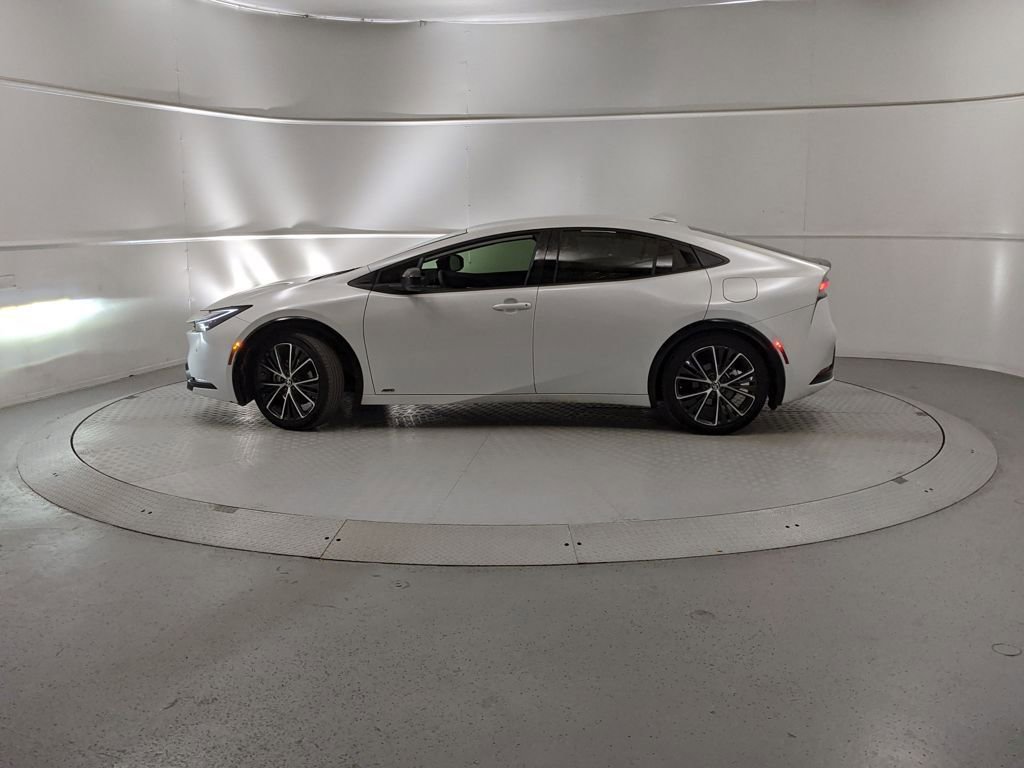 Used 2025 Toyota Prius XLE image 5