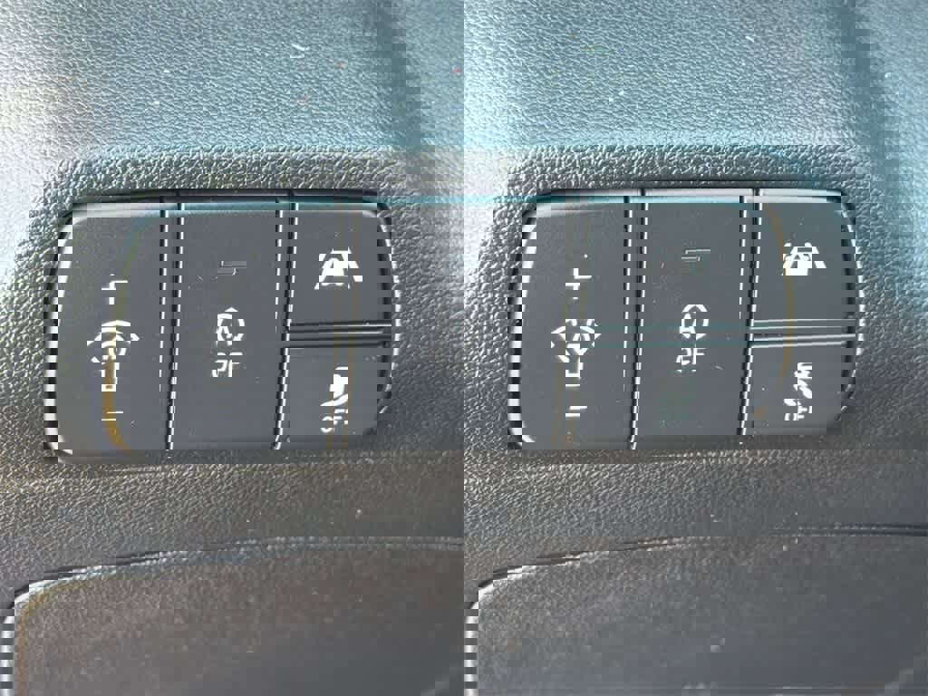 Used 2023 Hyundai Elantra SE image 30