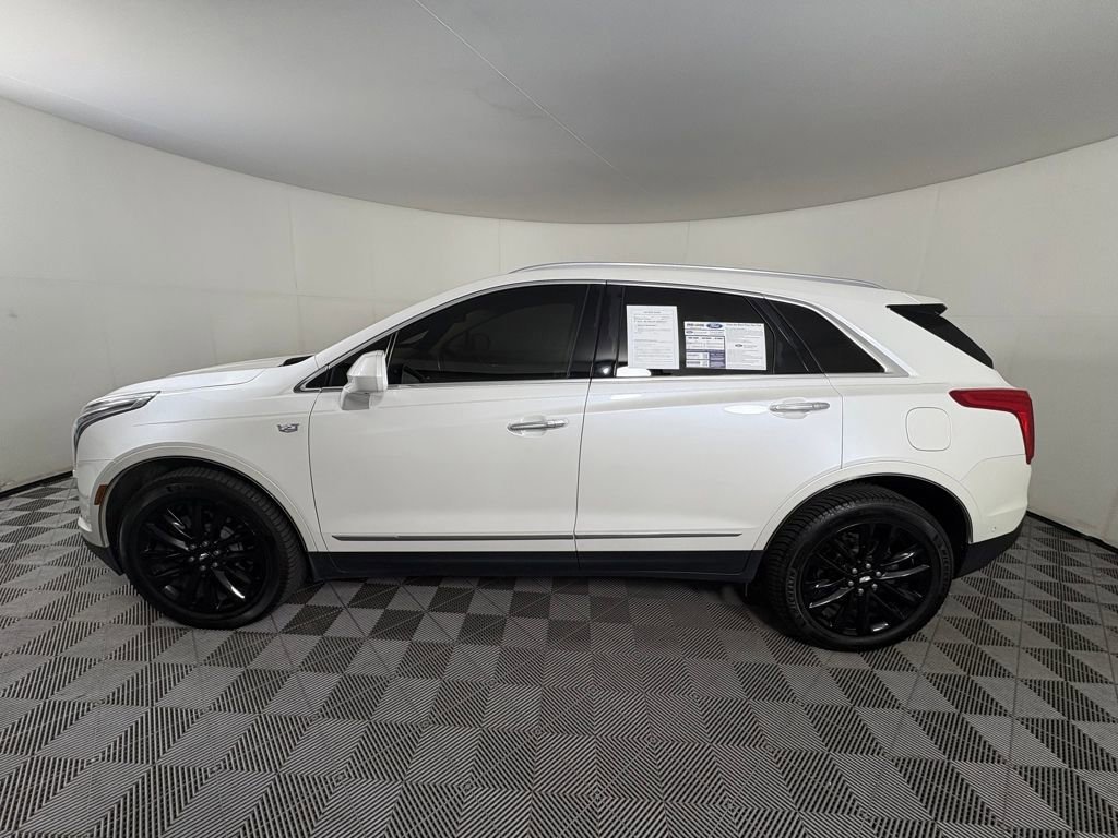 Used 2017 Cadillac XT5 Platinum w/ Driver Assist Package image 2