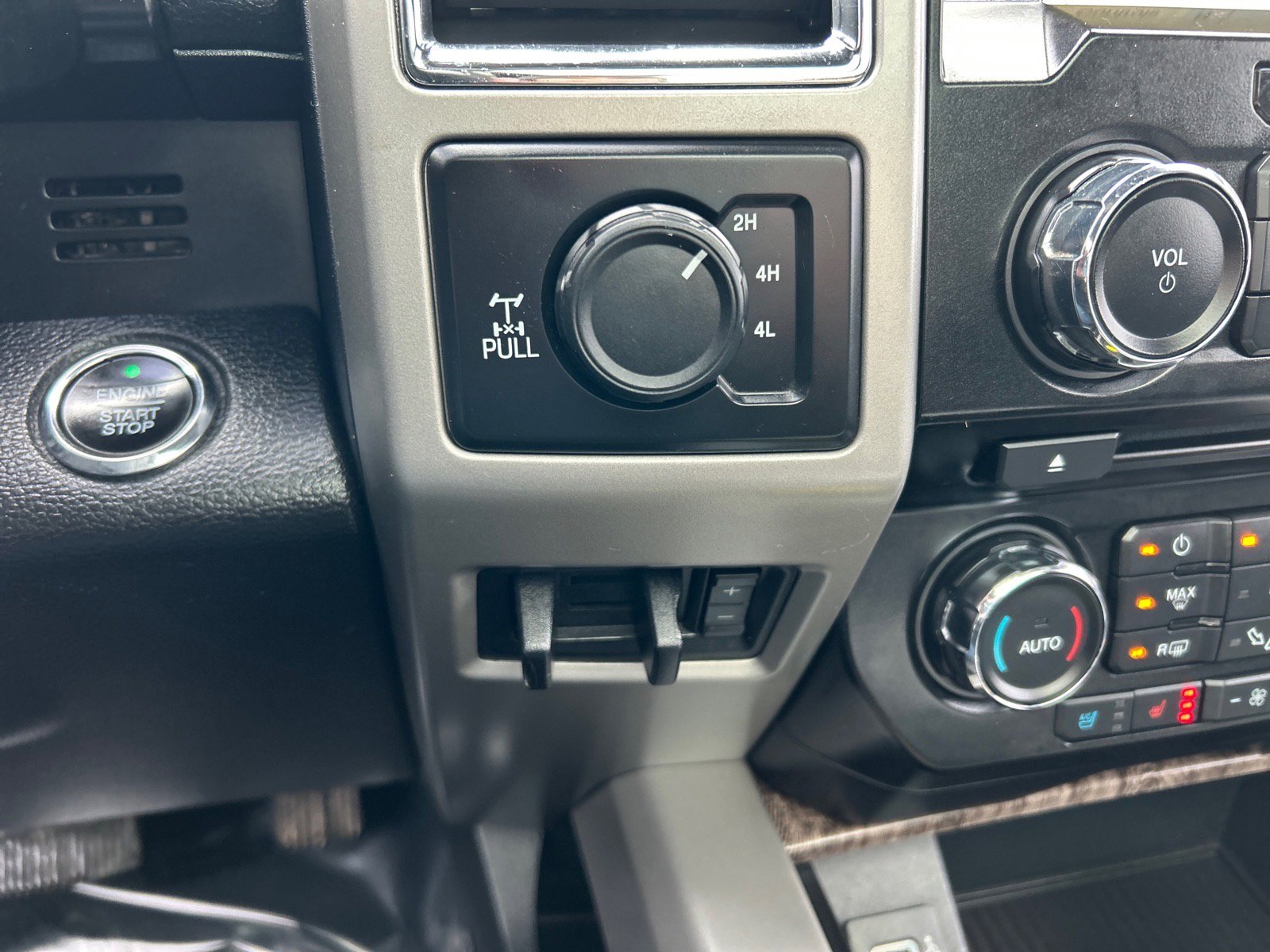 Certified 2017 Ford F250 Lariat w/ Lariat Ultimate Package image 33