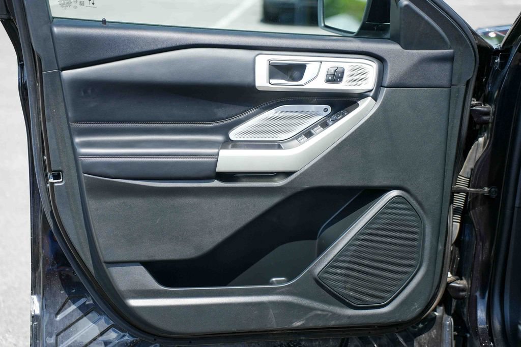 Certified 2023 Ford Explorer Limited w/ Limited Technology Package AWD/4WD image 18
