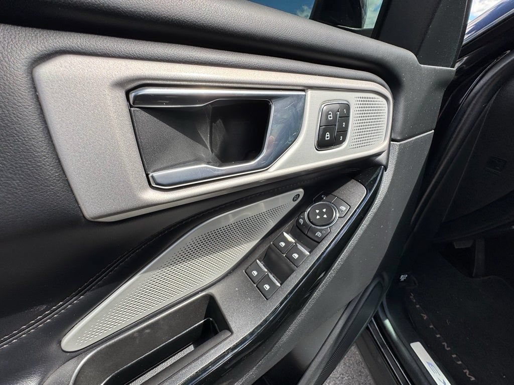 Certified 2022 Ford Explorer Platinum w/ Equipment Group 601A AWD/4WD image 29