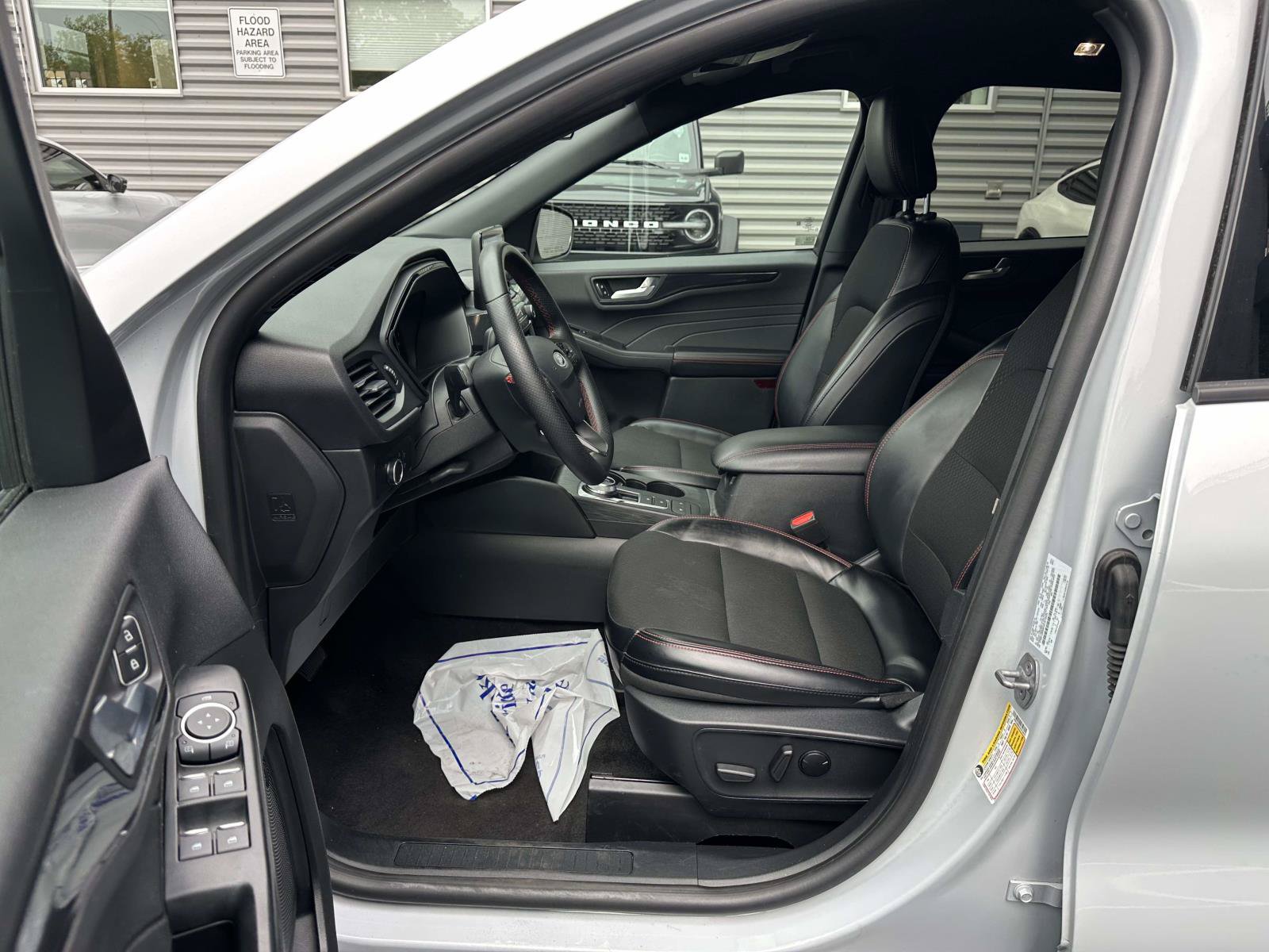 Certified 2025 Ford Escape ST-Line AWD/4WD image 18