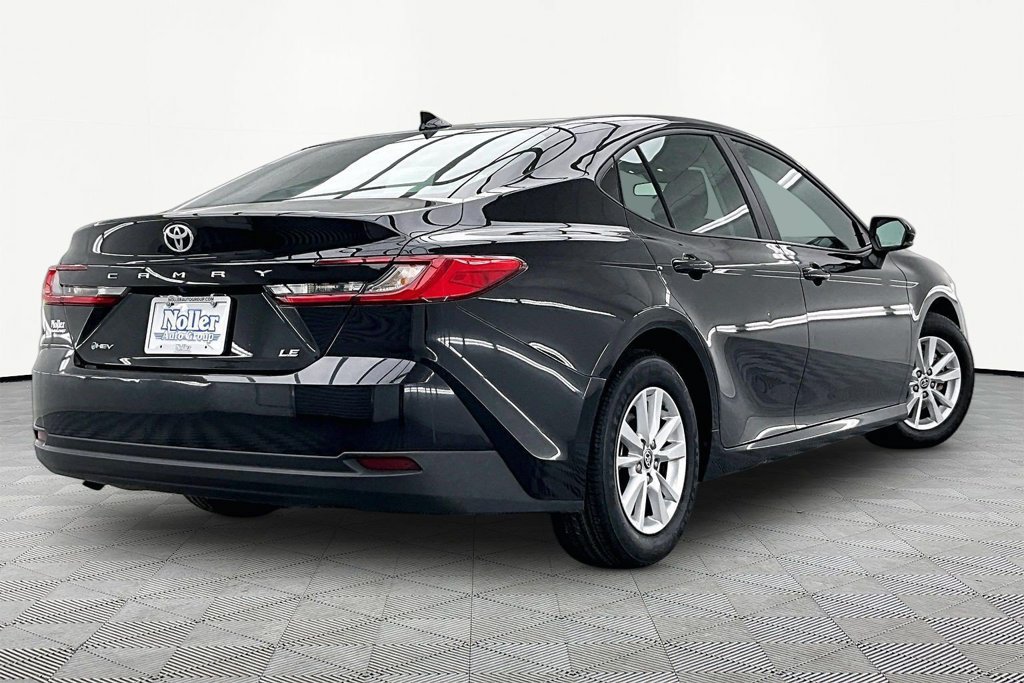 Used 2025 Toyota Camry LE FWD image 2