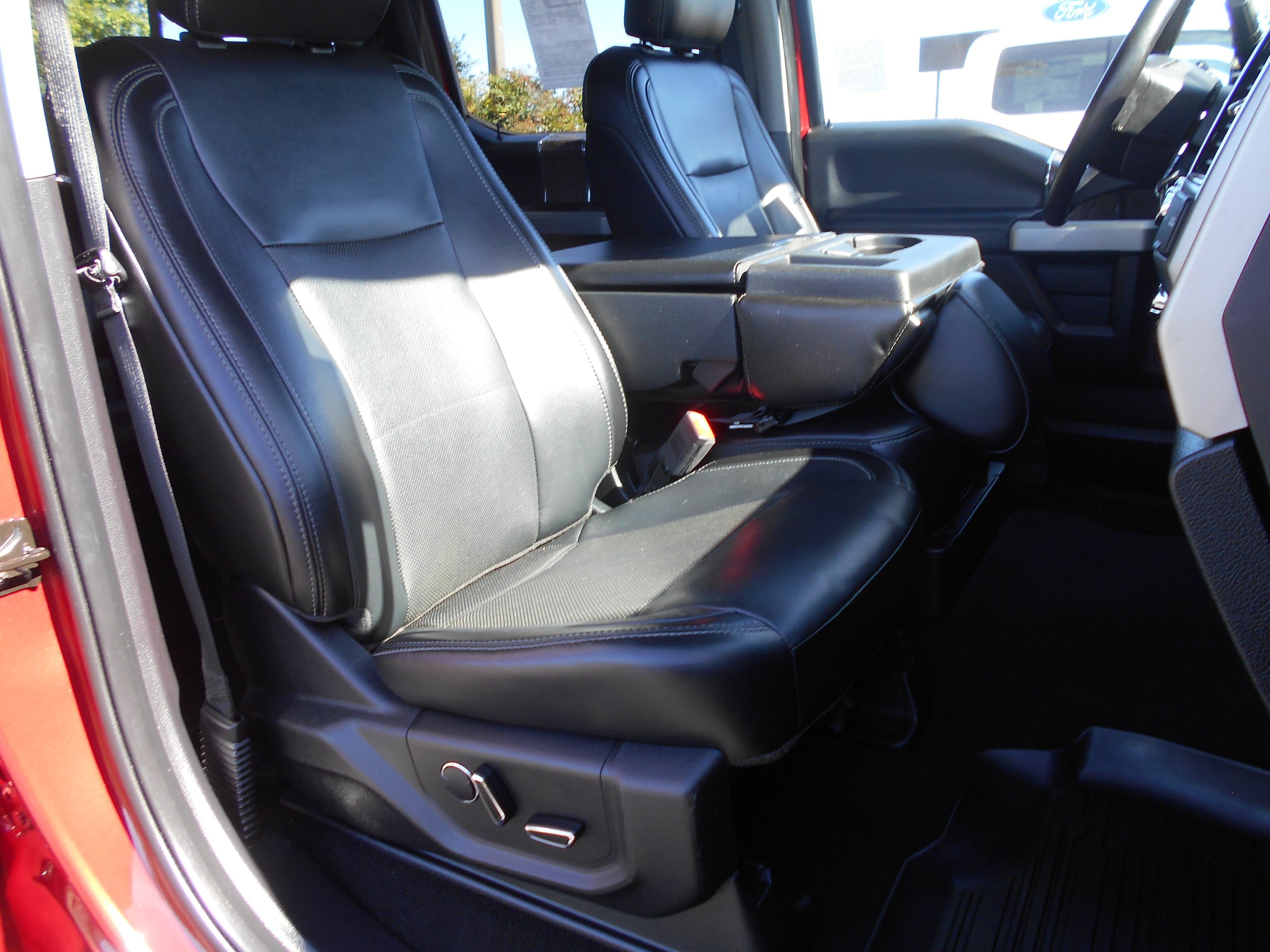 Certified 2019 Ford F350 Lariat w/ Camper Package AWD/4WD image 6