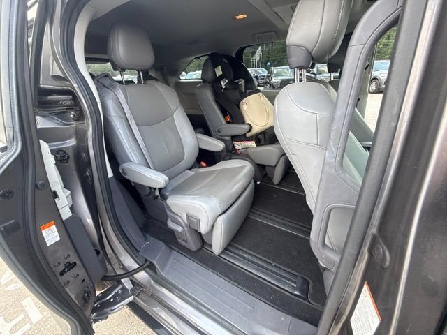 Used 2021 Toyota Sienna Limited FWD image 20
