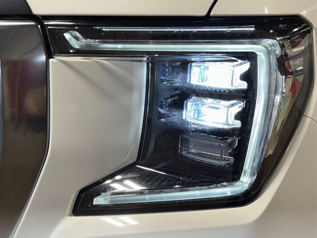 Used 2022 GMC Yukon XL AT4 image 21